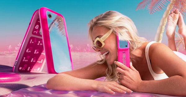 Ослепительно розовый «Барбифон» представлен официально. Цена — подарок