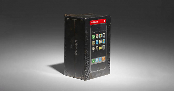 Очень редкий iPhone с секретным посланием Apple выставили на аукцион. Откуда он вообще взялся?