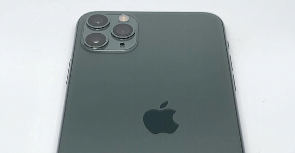 Бракованный iPhone 11 Pro с «кривым» яблоком продали на аукционе. Цена ошибки Apple вас удивит 