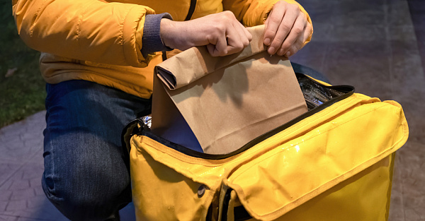 В Санкт-Петербурге прошёл масштабный рейд по проверке курьеров. Нарушений — тьма!