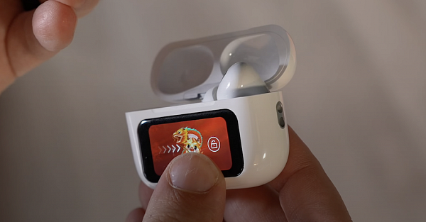 Фанат Apple показал, как работают фейковые AirPods Ultra с дисплеем. Apple просто обязана выпустить такие!