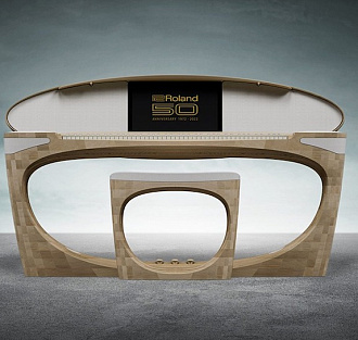 Это пианино Roland, похожее на гигантский кейс от наушников. Угадайте, откуда идет звук?