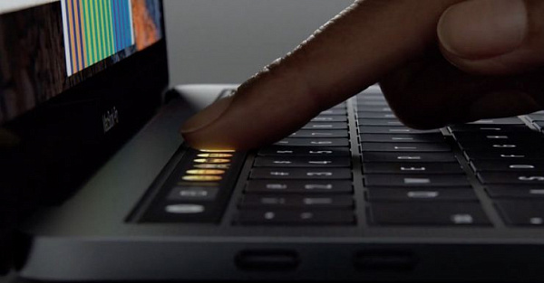 На Touch Bar в MacBook Pro можно запускать Doom