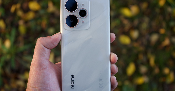 Говоришь ему как надо, а он по твоим словам редактирует фото! Первый взгляд на realme 15 Pro