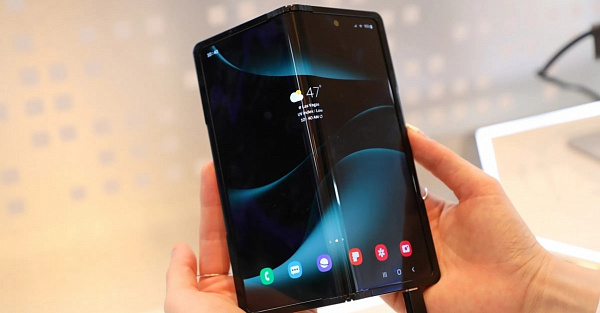 Samsung показала необычный прототип Galaxy Z Fold c дисплеем, складывающимся в обе стороны