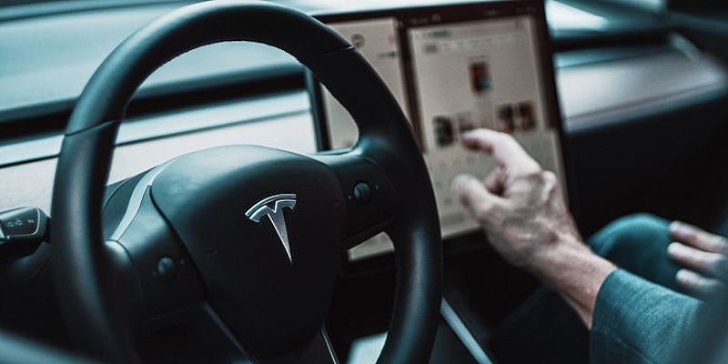 Илона Маска вынудили отключить крутую штуку в Tesla. Кто не успел — тот опоздал