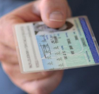 Правительство обсудило замену бумажных паспортов на электронные. Что известно?