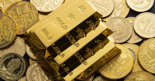 Бабуля из Омска отдала мошенникам золотые слитки и монеты на десятки миллионов рублей