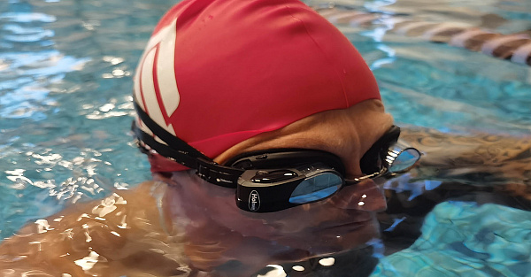 «Умные» очки для плаванья Holoswim 2 Go поступили в продажу