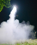 НЛО снимет фильм: квадрокоптер со сверхмощным осветителем в небе